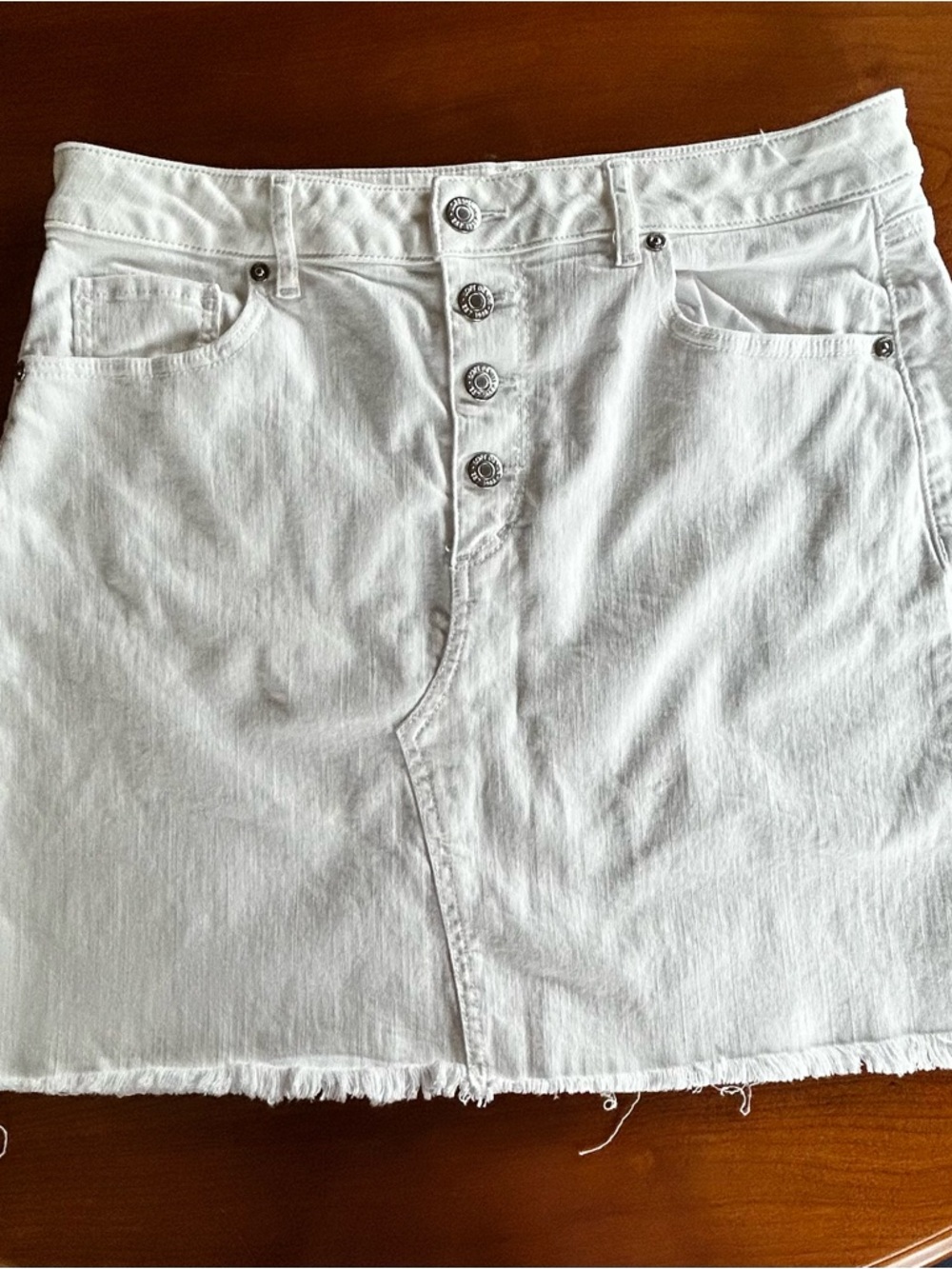 LOFT Women’s White Denim Miniskirt NWOT Size 10